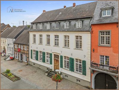 Lichtdurchflutete Dachgeschosswohnung im Herzen der Stadt – Ideal für Familien und Paare
