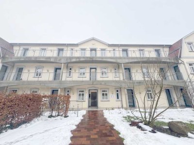 Nur für Senioren oder hilfsbedürftige Menschen: Helle Zwei-Zimmer Wohnung mit Küche und Balkon "A...