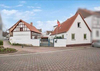 RESERVIERT! Saniertes "Knusperhäuschen" mit Terrasse, ausgebauter Scheune und Werkstatt in Erlensee
