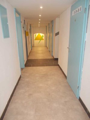 Zentrumsnah - Vollmöblierte 2 Zi.- SINGLE - Wohnung - Außenterrasse - Vollsanierung 2022