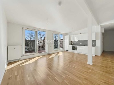 2025 FERTIG! Neue 77m² Dachgeschosswohnung Friedrichshain: Südblick, XXL Terrasse, 3 Zi.!