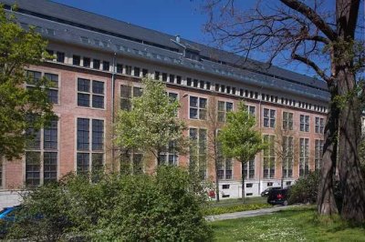 "Charmante 4-Zimmer-Wohnung im historischen Anbau des Deutschen Buchgewerbehauses"