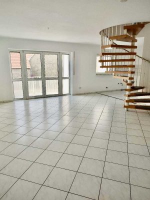 Helle 3-Zimmer-Maisonette-Wohnung mit Balkon in Büttelborn-Worfelden