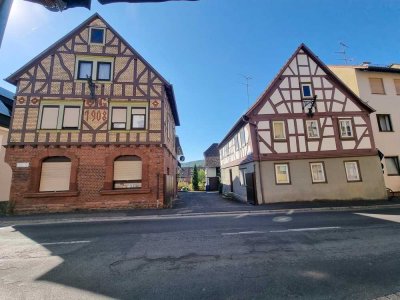 Provisionsfrei: 2 Häuser (Fachwerk-Ensemble) + Scheune auf 591m² Grundstück in Hösbach Ortskern