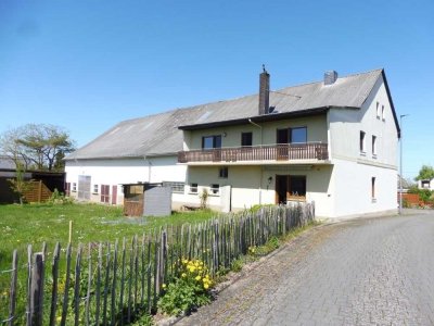 Herrschaftlich Wohnen und Platz für Beine, Pfoten, Hufe und mehr