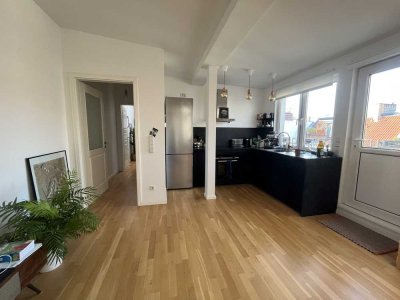 Über den Dächern von Friedrichshain: Lichtdurchflutete Top-Floor-Wohnung mit 2 Klimaanlagen!