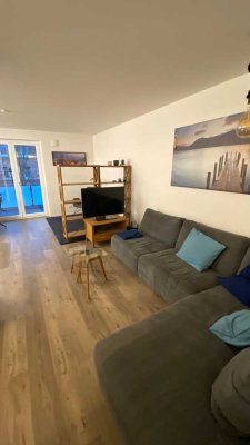 Möblierte neuwertige 2-Zimmer-Wohnung mit Balkon und Einbauküche in Braunschweig