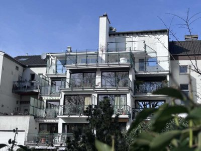 Großzügige moderne Komfort-Terrassenhauswohnung hinter historischer Fassade in bester La