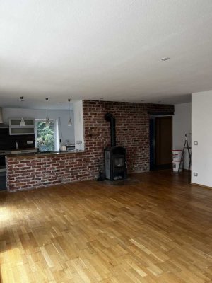 Freundliche und gepflegte 2-Raum-Terrassenwohnung mit geh. Innenausstattung mit EBK