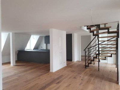 Luxuriöse Maisonette-Wohnung | saniert | Garage | Zentral |Bosch, Porsche | WG I Denkmalschutz