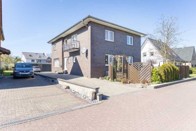 *Neue Wärmepumpe* modernes, bezugsfreies Zweifamilienhaus mit Garten