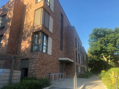 Helle Familienwohnung im Erdgeschoss mit Terrasse und Garten