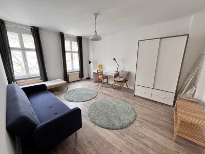 Charmante 2-Zimmer-Wohnung mit großem Dachstock in Neukölln