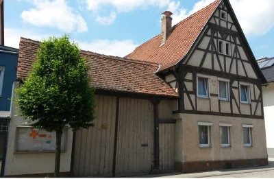 Einfamilien-Fachwerkhaus mit Hof, Garten, Scheune, Stall