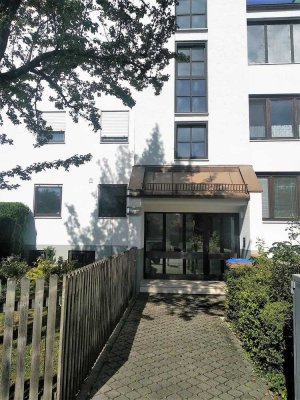 Helle 2-Zi-Wohnung (58 qm) in Moosach im Hochparterre mit direktem Zugang in den Gemeinschaftsgarten