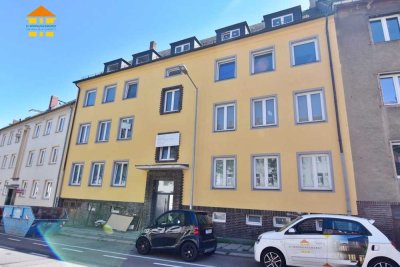 Schickes Bad mit ebenerdiger Dusche, sowie Balkon mit hofseitiger Ausrichtung