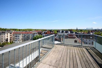 Altbau-Dachgeschosswohnung mit Kamin und privater Dachterrasse am Adolfplatz — 127m², provisionsfrei