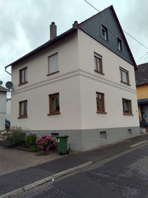 Preiswertes 7-Raum-Einfamilienhaus in Beltheim