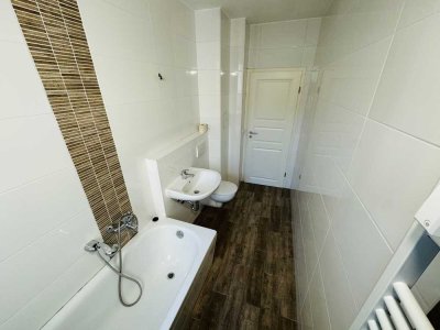 Stilvolle, frisch renovierte 3 Raum - Erdgeschosswohnung mit modernem Wohnkomfort