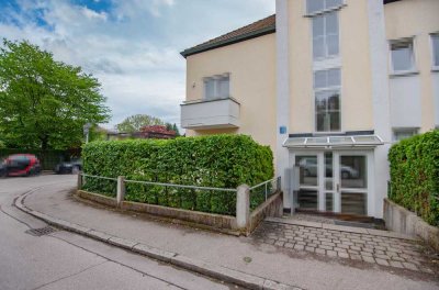 Provisionsfreie Vermietung: Attraktives Apartment mit Einbauküche, Tiefgarage und großem Garten