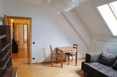 Helle 2-Zimmer-Dachgeschosswohnung mit Loggia