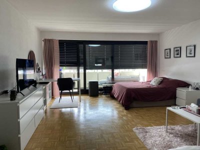 frisch renoviert 1 Zimmer mit gr. Balkon + EBK