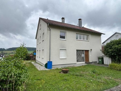 Helle 5-Raum-Wohnung über zwei Etagen mit Balkon und EBK in Calw-Stammheim