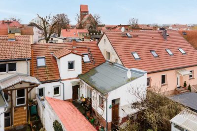 Mit Keller, Einbauküche, Kamin, Scheune u.v.m.: Saniertes, historisches Einfamilienhaus in Kremmen