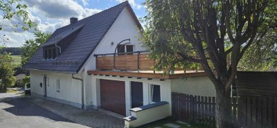 Freistehendes Einfamilienhaus mit Garten, Garage, Stellplatz und Terassen