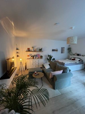 Helle 2-Zimmer Wohnung mit Küche & Gartenblick ab 01./15.12.25