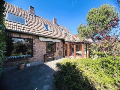 freistehendes Wohnhaus, 5 Zimmer, Garage, sonniges Grundstück in Rostock [Dierkow-Ost]