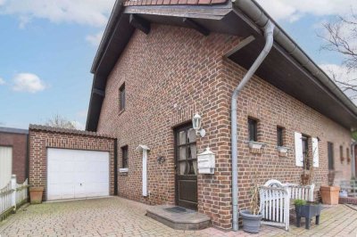 Charmante Doppelhaushälfte mit idyllischem Garten und Garage im Rheinberger Ortsteil Alpsray