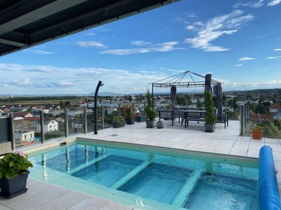 Atemberaubendes Penthouse: Pool auf Dachterrasse mit durchsichtigen Glasboden!