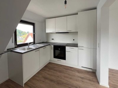 Frisch renovierte 4-Zimmer-Dachgeschosswohnung mit Loggia – stilvoll, hell und bezugsbereit