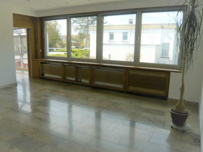 Gepflegte 4 1/2 Zimmer-Wohnung mit eigenem Eingang und kl. Garten
