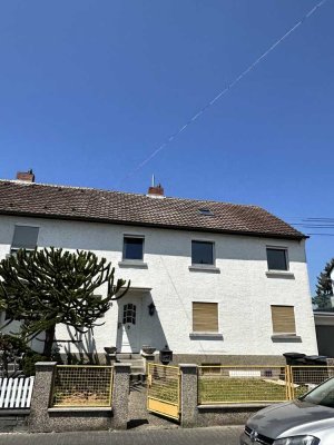 Wiesbaden Biebrich von Privat  Attraktive 6 Zimmer Wohnung mit EBK & 400m2 Garten
