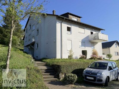 Ihr Rückzugsort über den Dächern – charmante 2-Zimmer DG-Wohnung mit Sonnenbalkon und TG-Stellplatz