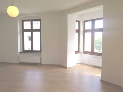 **Große, helle 2-Zimmer Wohnung mit EBK zu vermieten**