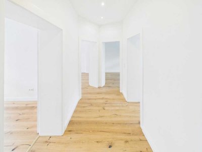Kernsaniert: Wunderschöne 3 Zi. Altbauwohnung mit Balkon