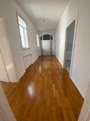 Musikerviertel,sonnige 2-Zi-Wohnung, Wohnküche,Bad,Parkett, 1.OG