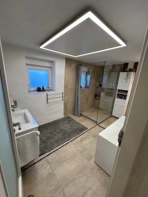 Moderne sanierte 4-Zimmer-Wohnung im Zweifamilienhaus mit großem Balkon und optionalem Stellplatz