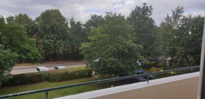 sonnige bezahlbare Wohnung mit AUFZUG im Grünen 2-Raum 56 m²