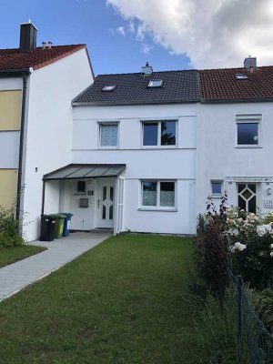 Saniertes Reihenmittelhaus im Westviertel Ingolstadt - Umfassend saniert | 6 Zimmer | Südterrasse |