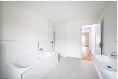 Exklusives 5-Raum-Reihenhaus mit gehobener Innenausstattung und EBK in München Aubing