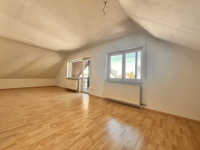 Lichtdurchflutete Dachgeschosswohnung mit Balkon!