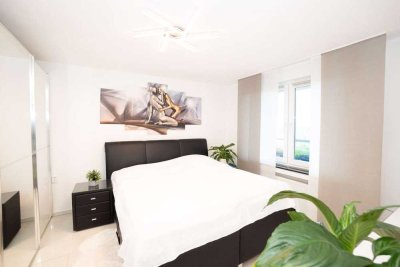 Einziehen und Aussicht genießen: 2,5-Zi.-Wohnung mit Balkon, Küche & Stellplatz