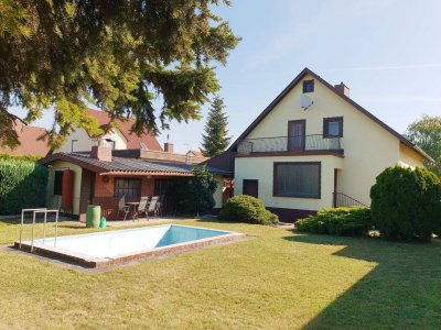 Liegenschaft mit zwei Gebäuden + Garage zu verkaufen!