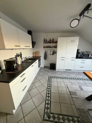 Charmante 2,5-Zimmer Dachgeschosswohnung in Mannheim-Feudenheim, frisch saniert