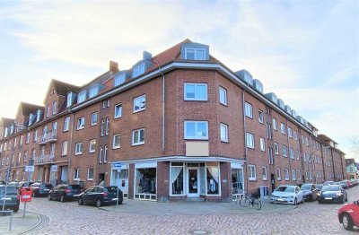 Neu sanierte 3-Zi.-Altbau-Wohnung im Dachgeschoss in ruhiger & zentraler Lage - ideal für 2 Personen