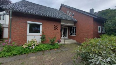 Ansprechende Doppelhaushälfte (3 Zi.) mit Terrasse/Garten + Garage